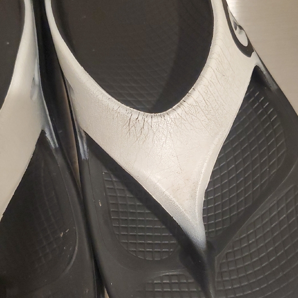 OOFOS Black and Metallic Sandals - Picture 4 of 5